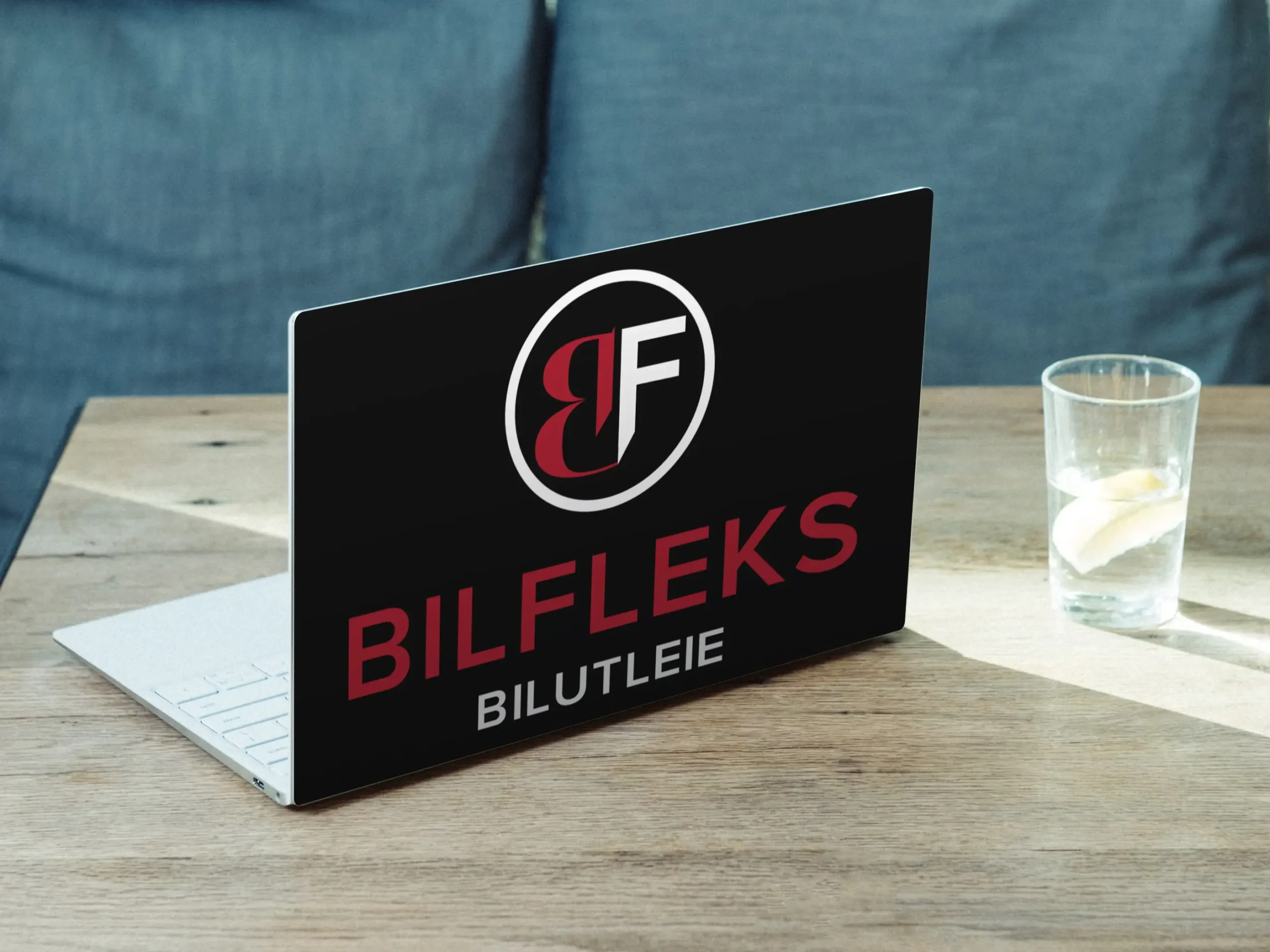 Bilfleks nettside og logo mockup